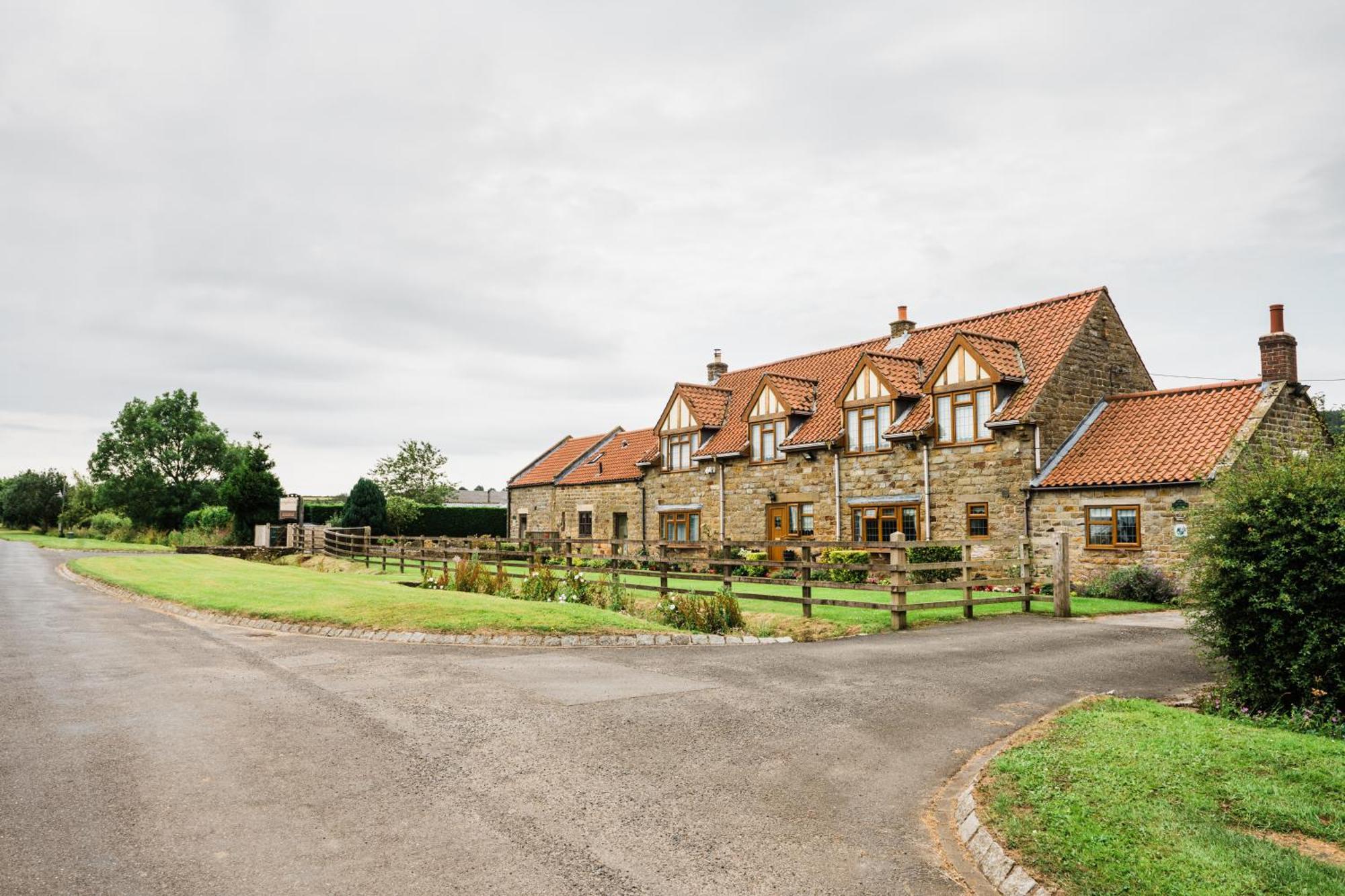 Low Moor Lodge Скарборо Екстер'єр фото